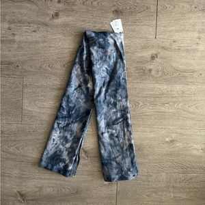 Lululemon Customizabke Snap Scarf NWT